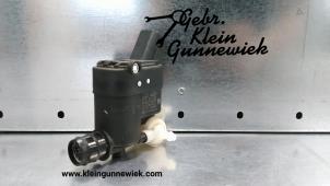 Usagé Pompe lave-glace avant Kia Picanto Prix € 15,00 Règlement à la marge proposé par Gebr.Klein Gunnewiek Ho.BV