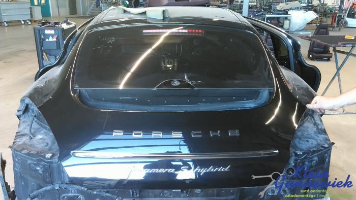 Gebrauchte Heckklappe Porsche Panamera Preis € 409,00 Margenregelung angeboten von Klein Gunnewiek Autodemontage & Motorentechniek