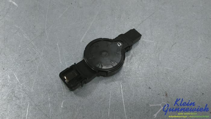 Begagnade Regnsensor Porsche Panamera Pris € 63,00 Marginaltabell erbjuds av Klein Gunnewiek Autodemontage & Motorentechniek