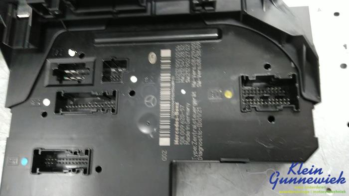 Used Body control computer Mercedes E-Klasse Price € 89,00 Margin scheme offered by Klein Gunnewiek Autodemontage & Motorentechniek