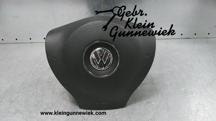 Left airbag (steering wheel) from a Volkswagen Golf 2011