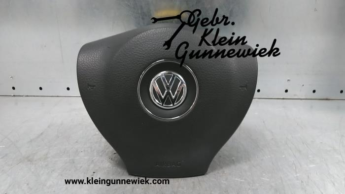 Left airbag (steering wheel) from a Volkswagen Golf 2011