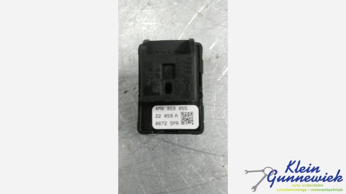 Usados Interruptor de ventanilla eléctrica Audi RS4 Precio € 20,00 Norma de margen ofrecido por Klein Gunnewiek Autodemontage & Motorentechniek