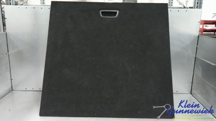 Trunk floor trim