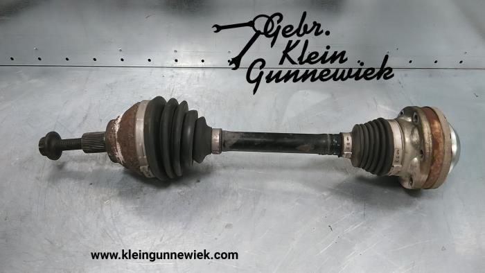 Front drive shaft, left from a Volkswagen Golf 2022