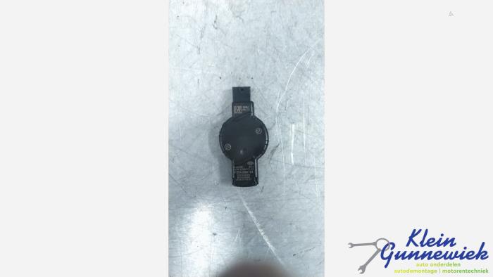 Begagnade Regnsensor BMW 2-Serie Pris € 50,00 Marginaltabell erbjuds av Klein Gunnewiek Autodemontage & Motorentechniek