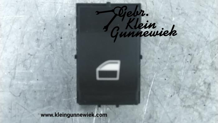 Interruptor de ventanilla eléctrica de un BMW 5-Serie 2015