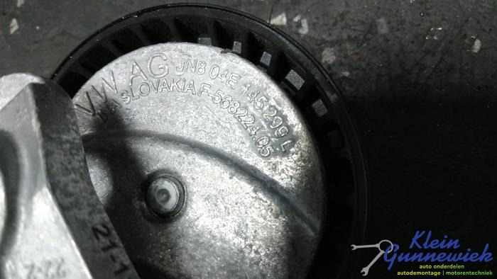 Usados Rodillo tensor correa múltiple Volkswagen T-Roc Precio € 24,00 Norma de margen ofrecido por Klein Gunnewiek Autodemontage & Motorentechniek