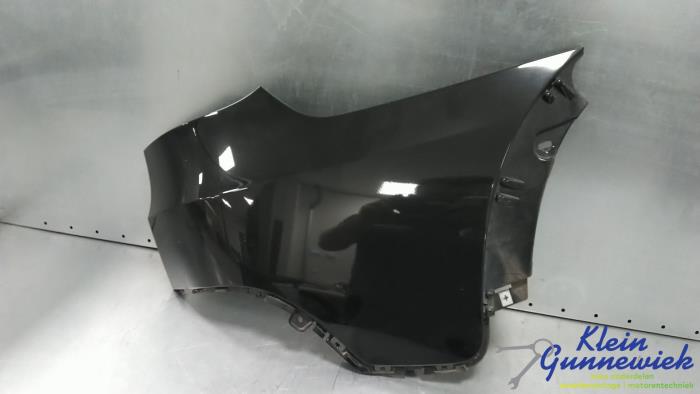 Rear bumper corner trim
