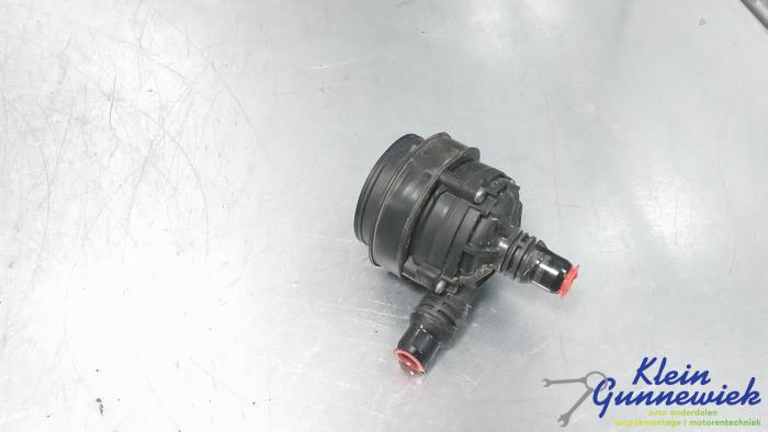 Begagnade Vattenpump Mercedes GLC-Klasse Pris € 113,00 Marginaltabell erbjuds av Klein Gunnewiek Autodemontage & Motorentechniek
