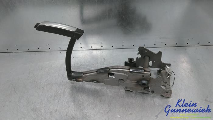 Używane Dzwignia hamulca postojowego Ford C-Max Cena € 70,00 Procedura marży oferowane przez Klein Gunnewiek Autodemontage & Motorentechniek