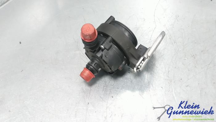 Begagnade Vattenpump BMW 4-Serie Pris € 65,00 Marginaltabell erbjuds av Klein Gunnewiek Autodemontage & Motorentechniek
