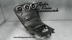 Używane Konsole srodkowe Mercedes C-Klasse Cena € 150,00 Procedura marży oferowane przez Gebr.Klein Gunnewiek Ho.BV