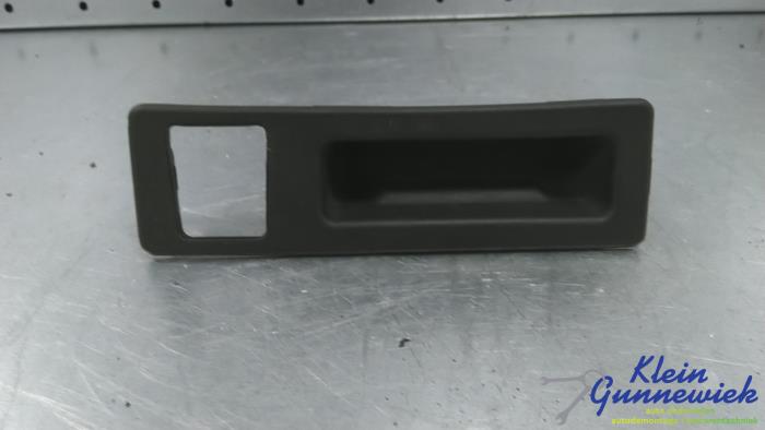 Używane Uchwyt tylnej klapy BMW 4-Serie Cena € 20,00 Procedura marży oferowane przez Klein Gunnewiek Autodemontage & Motorentechniek
