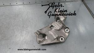 Used Alternator lower bracket Renault Trafic Price € 30,00 Margin scheme offered by Gebr.Klein Gunnewiek Ho.BV