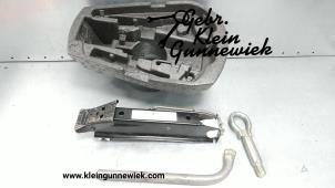 Usagé Kit d'outils Volkswagen Polo Prix € 30,00 Règlement à la marge proposé par Gebr.Klein Gunnewiek Ho.BV