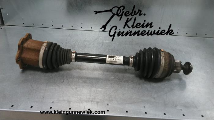 Front drive shaft, left from a Audi Q5 2016