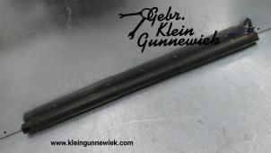 Używane Amortyzator gazowy lewy tyl Mercedes GLE-Klasse Cena € 40,00 Procedura marży oferowane przez Gebr.Klein Gunnewiek Ho.BV