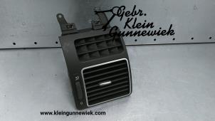 Usagé Aerateur tableau de bord Volkswagen Touran Prix € 25,00 Règlement à la marge proposé par Gebr.Klein Gunnewiek Ho.BV
