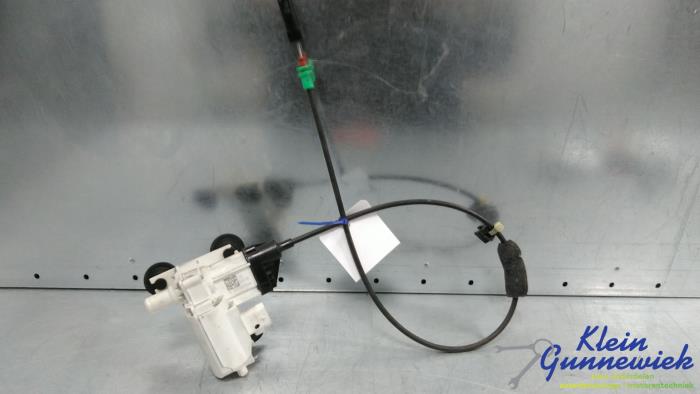 Door soft close latching motor