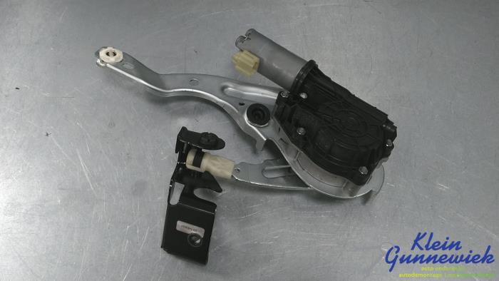 Używane Silnik tylnej klapy Mercedes C-Klasse Cena € 150,00 Procedura marży oferowane przez Klein Gunnewiek Autodemontage & Motorentechniek