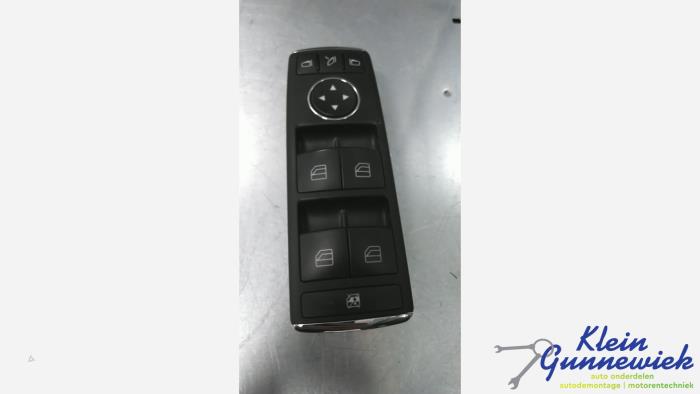 Używane Przelacznik combi okienny Mercedes C-Klasse Cena € 51,00 Procedura marży oferowane przez Klein Gunnewiek Autodemontage & Motorentechniek