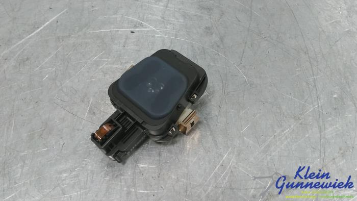 Begagnade Regnsensor Mercedes C-Klasse Pris € 20,00 Marginaltabell erbjuds av Klein Gunnewiek Autodemontage & Motorentechniek