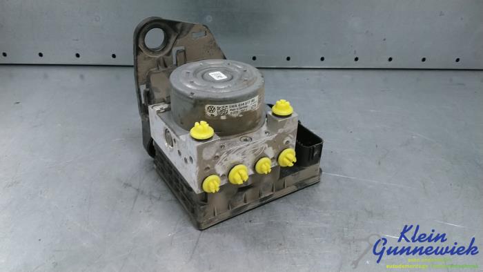 Used ABS pump Volkswagen Golf Price € 184,00 Margin scheme offered by Klein Gunnewiek Autodemontage & Motorentechniek