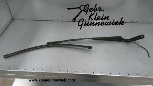 Used Front wiper arm Mercedes Sprinter Price € 20,00 Margin scheme offered by Gebr.Klein Gunnewiek Ho.BV