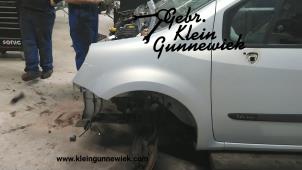 Gebrauchte Kotflügel links vorne Renault Modus Preis € 45,00 Margenregelung angeboten von Gebr.Klein Gunnewiek Ho.BV