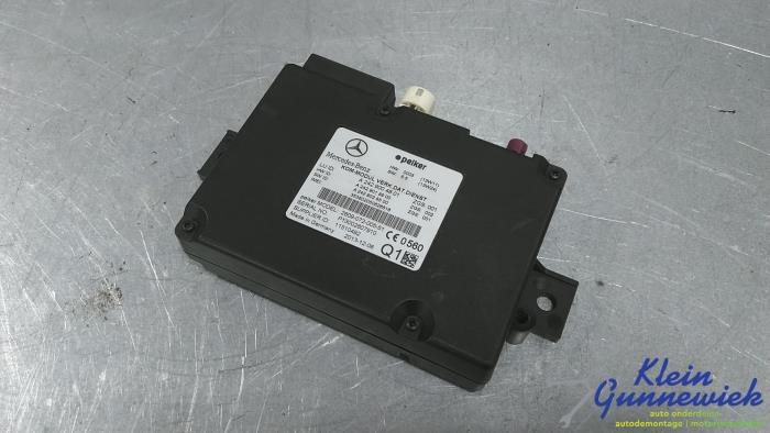 Używane Modul telefoniczny Mercedes C-Klasse Cena € 36,00 Procedura marży oferowane przez Klein Gunnewiek Autodemontage & Motorentechniek