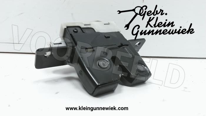 Tailgate lock mechanism from a Renault Clio 2006