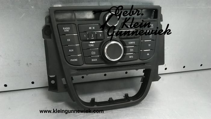Radio control panel from a Opel Meriva 2013