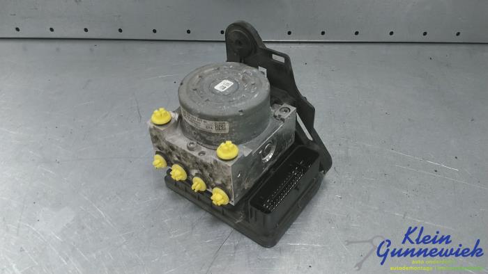 Used ABS pump Volkswagen E-Golf Price € 42,00 Margin scheme offered by Klein Gunnewiek Autodemontage & Motorentechniek