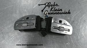 Used Steering wheel mounted radio control Mercedes E-Klasse Price € 125,00 Margin scheme offered by Gebr.Klein Gunnewiek Ho.BV