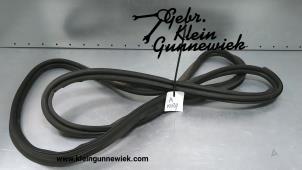 Używane Uszczelka tylnej klapy Mercedes E-Klasse Cena € 30,00 Procedura marży oferowane przez Gebr.Klein Gunnewiek Ho.BV