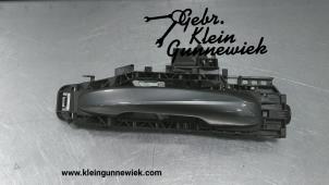 Usagé Poignée de porte arrière droite Mercedes E-Klasse Prix € 30,00 Règlement à la marge proposé par Gebr.Klein Gunnewiek Ho.BV
