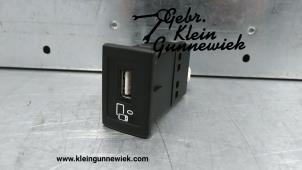 Gebrauchte AUX / USB-Anschluss Mercedes E-Klasse Preis € 20,00 Margenregelung angeboten von Gebr.Klein Gunnewiek Ho.BV