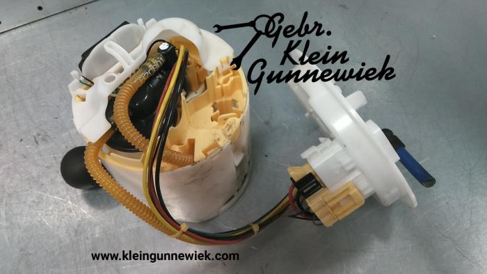 Electric fuel pump from a BMW 5-Serie 2018
