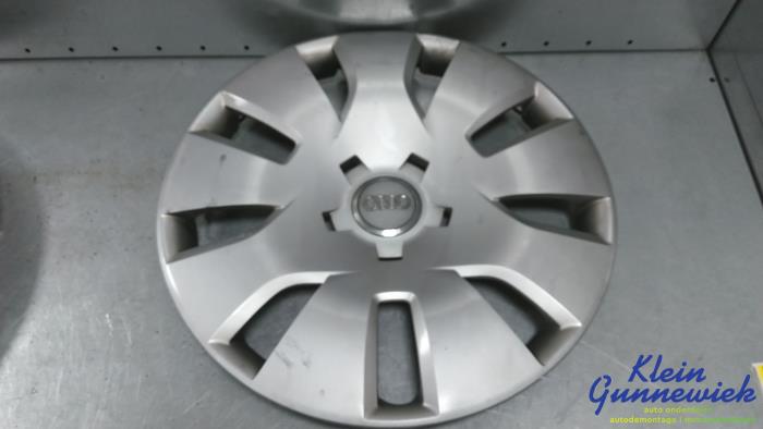 Używane Kolpak Audi A4 Cena € 15,00 Procedura marży oferowane przez Klein Gunnewiek Autodemontage & Motorentechniek
