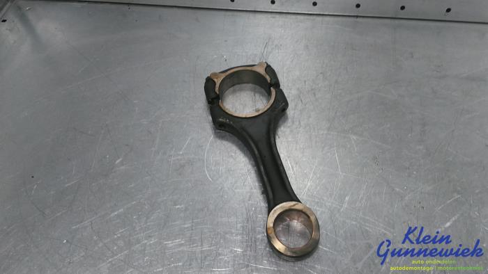 Begagnade Vevstake Mercedes C-Klasse Pris € 55,00 Marginaltabell erbjuds av Klein Gunnewiek Autodemontage & Motorentechniek