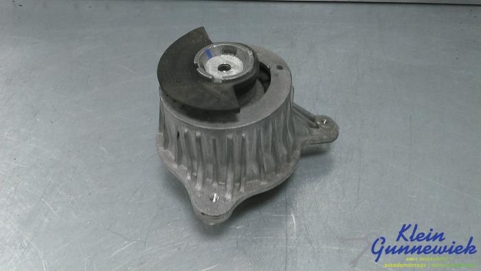 Used Engine mount Mercedes E-Klasse Price € 41,00 Margin scheme offered by Klein Gunnewiek Autodemontage & Motorentechniek