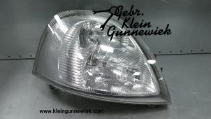 Gebrauchte Scheinwerfer rechts Renault Master Preis € 50,00 Margenregelung angeboten von Gebr.Klein Gunnewiek Ho.BV