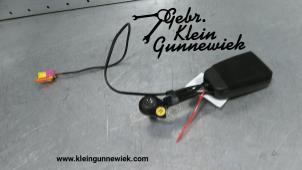 Usagé Insertion ceinture de sécurité arrière droite Opel Meriva Prix € 45,00 Règlement à la marge proposé par Gebr.Klein Gunnewiek Ho.BV