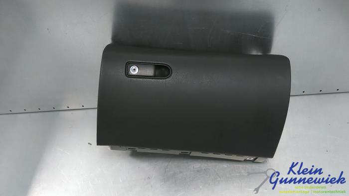 Gebrauchte Handschuhfach Mercedes C-Klasse Preis € 113,00 Margenregelung angeboten von Klein Gunnewiek Autodemontage & Motorentechniek