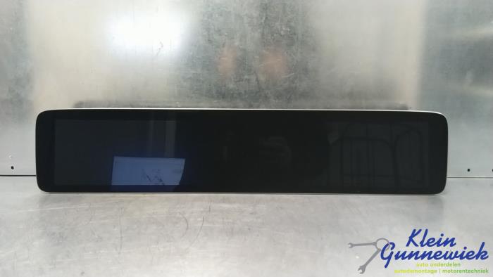 Begagnade Innerdisplay Mercedes E-Klasse Pris € 541,00 Marginaltabell erbjuds av Klein Gunnewiek Autodemontage & Motorentechniek
