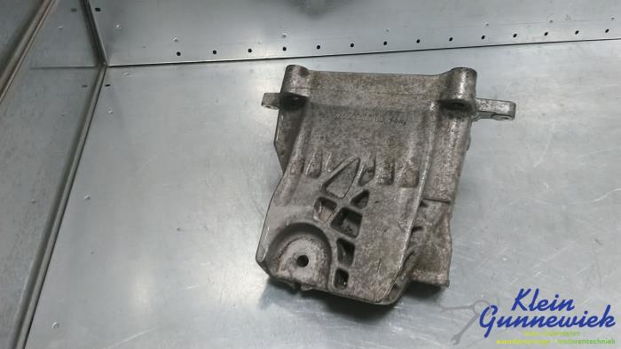 Used Engine mount Mercedes C-Klasse Price € 41,00 Margin scheme offered by Klein Gunnewiek Autodemontage & Motorentechniek