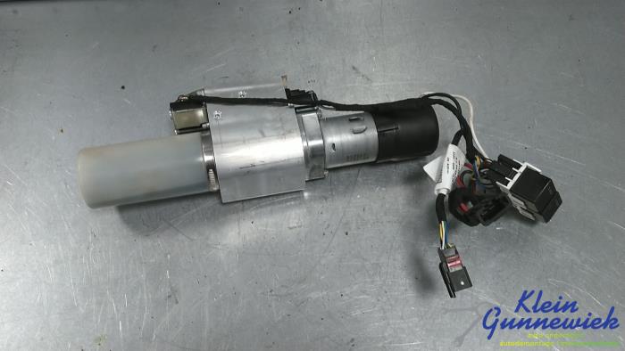 Używane Silnik dachu cabrio Audi S5 Cena € 371,00 Procedura marży oferowane przez Klein Gunnewiek Autodemontage & Motorentechniek
