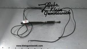 Usados Amortiguador de gas de capota Audi A5 Precio € 150,00 Norma de margen ofrecido por Gebr.Klein Gunnewiek Ho.BV