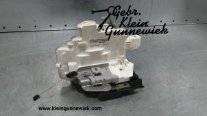 Gebrauchte Türschlossmechanik 2-türig rechts Volkswagen Eos Preis € 50,00 Margenregelung angeboten von Gebr.Klein Gunnewiek Ho.BV